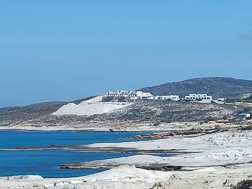 Projectos na linha costeira de Mytaka, em Milos